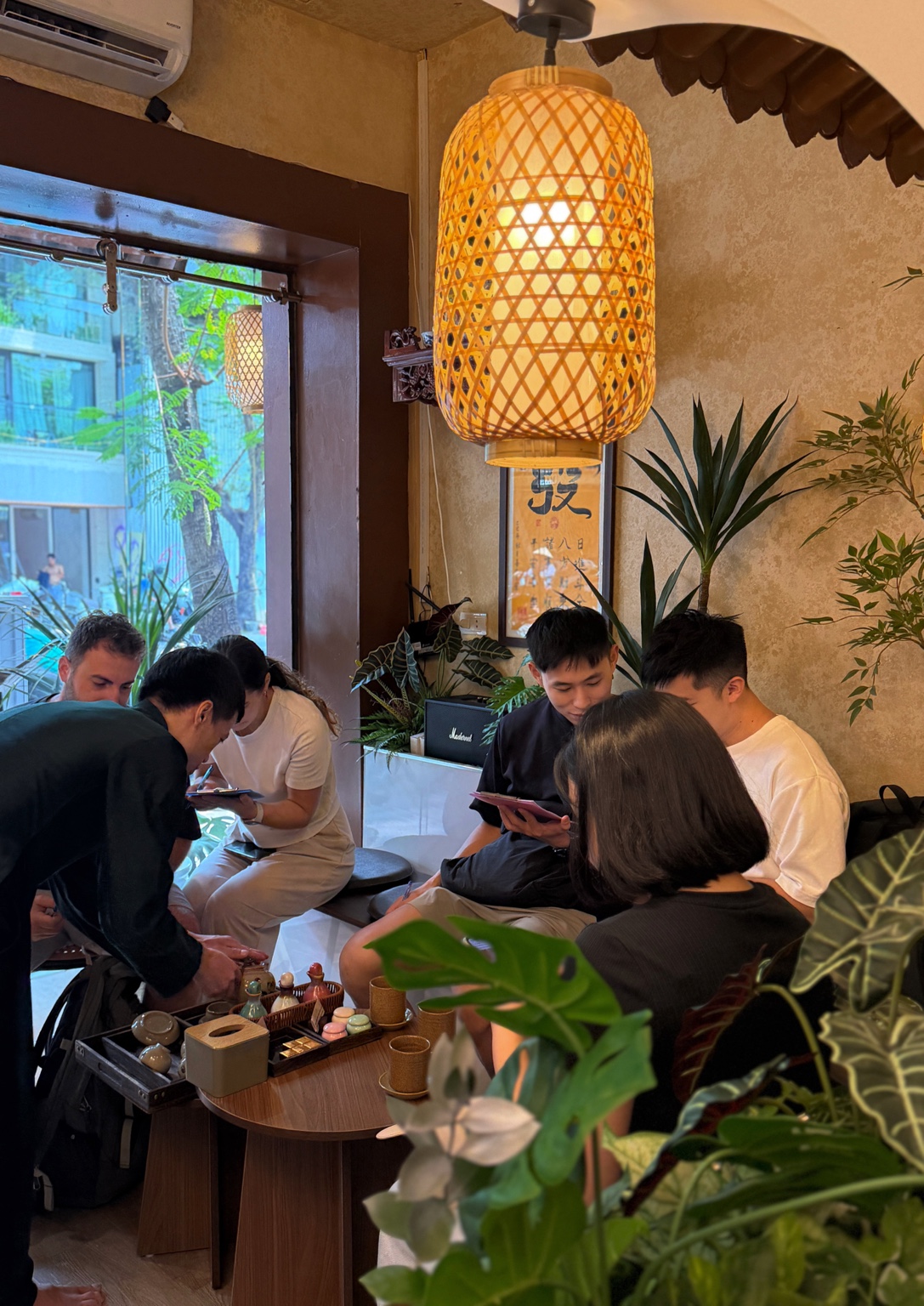 Không khí đón tiếp khách tại HIÊN